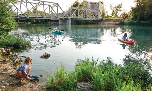 Canoe or float Big Piney River in Missouri